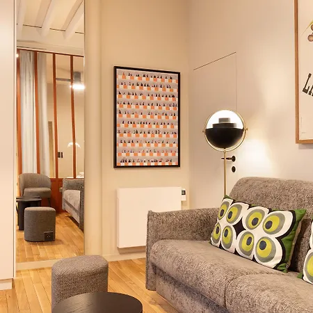Pick A Flat's In Montmartre - Rue Des Martyrs * Parigi